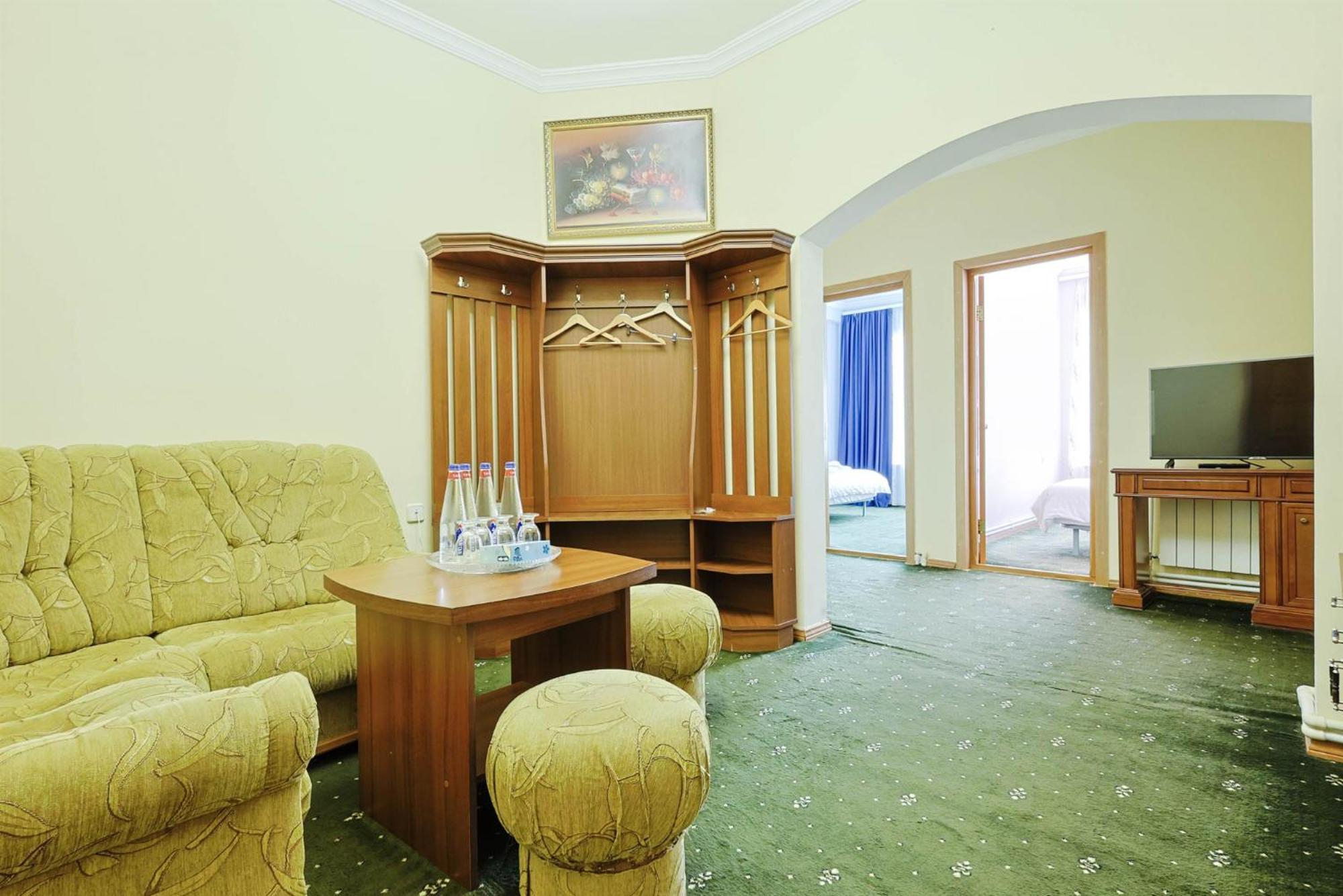 Lalaner Hotel Sisian Exterior photo